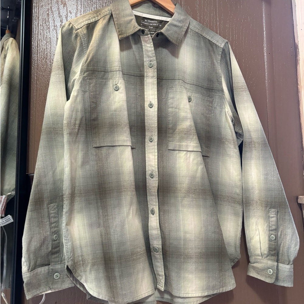 Woman’s REI Co-op Wallace collared plaid long sleeve